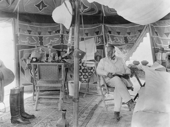 Baron Max von Oppenheim in his traveling tent, Tel Halaf, 1929. (© Max Freiherr von Oppenheim- Stiftung/Hausarchiv Sal. Oppenheim jr. & Cie., Cologne)