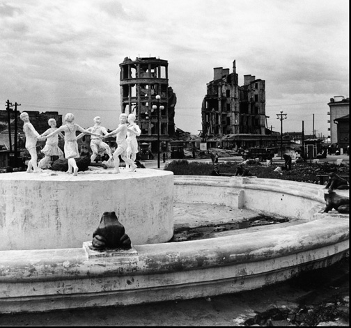 Children’s Dance Fountain, Stalingrad, USSR, 1947. (© Robert Capa, © International Center of Photography/Magnum Photos.)