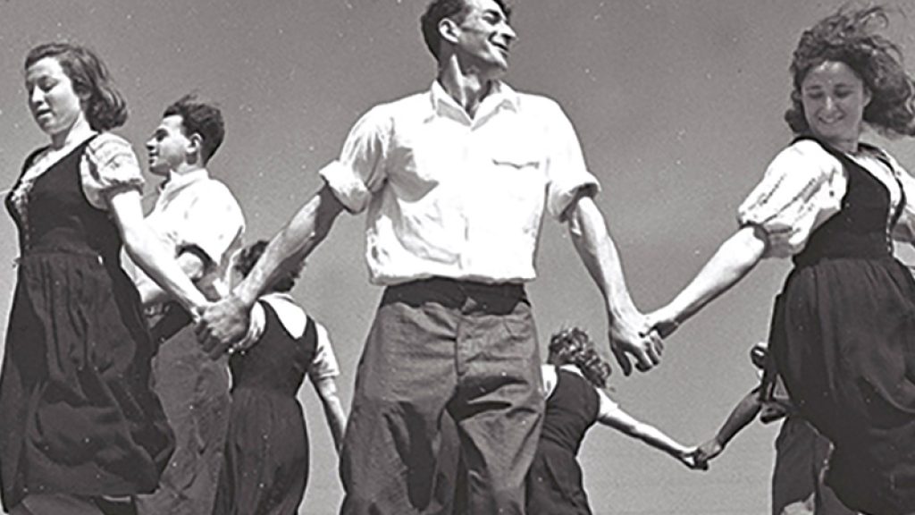 From the Shtiebel to the Hora