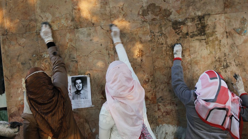 Trashing Dictatorship in Cairo