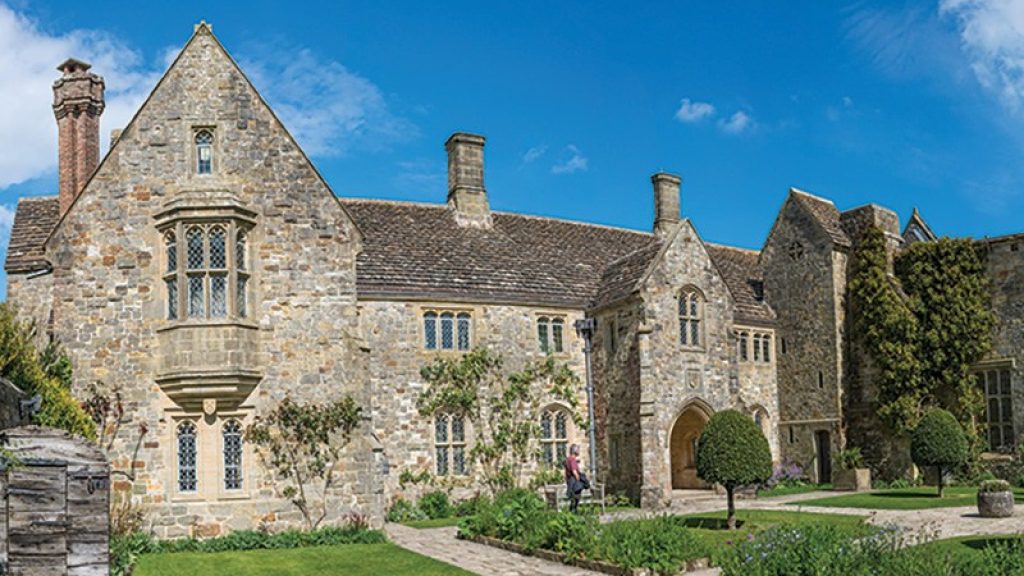 Mansions, Museums, and Magen Davids